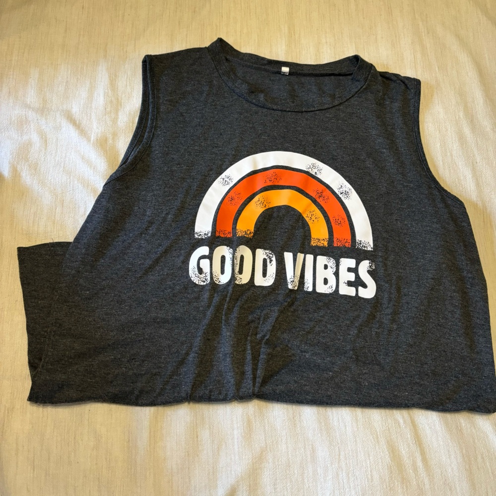 NWOT. Women’s Graphic Tank. Grey. Size XXL.